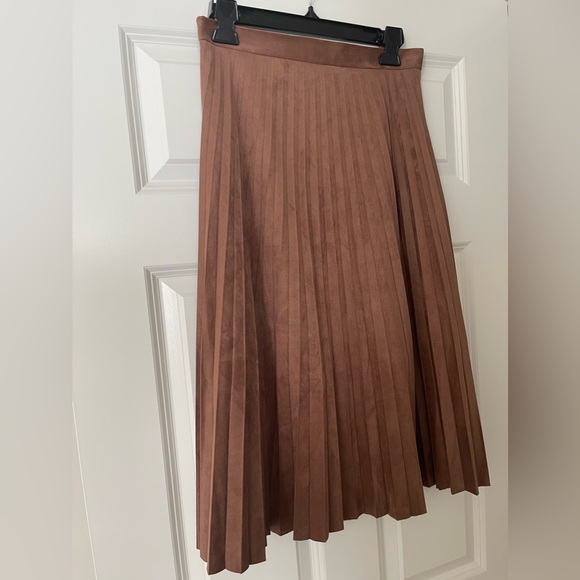 Bagatelle Collection Faux Suede Pleated Midi Skirt - Picture 3 of 3